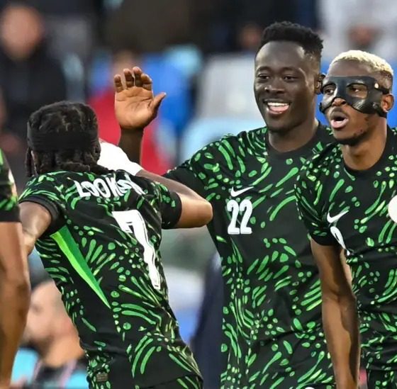 Victor Osimhen assisting Akor Adams during Nigeria vs Algeria AFCON 2025 quarterfinal