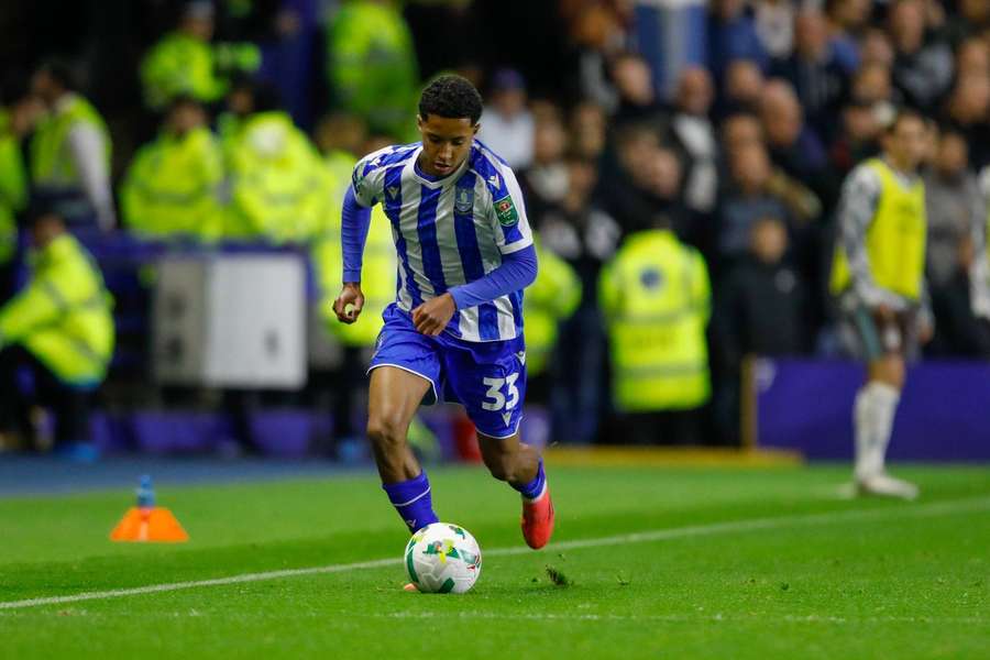 Yisa Alao in action for Sheffield Wednesday during a Championship match