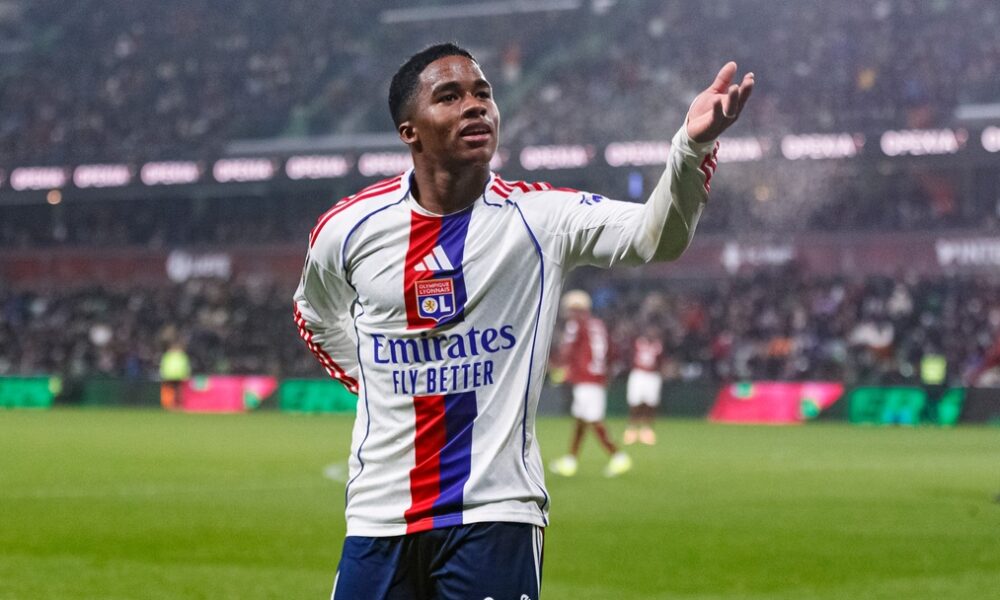 Endrick celebrating his goal for Lyon in Ligue 1 against Metz