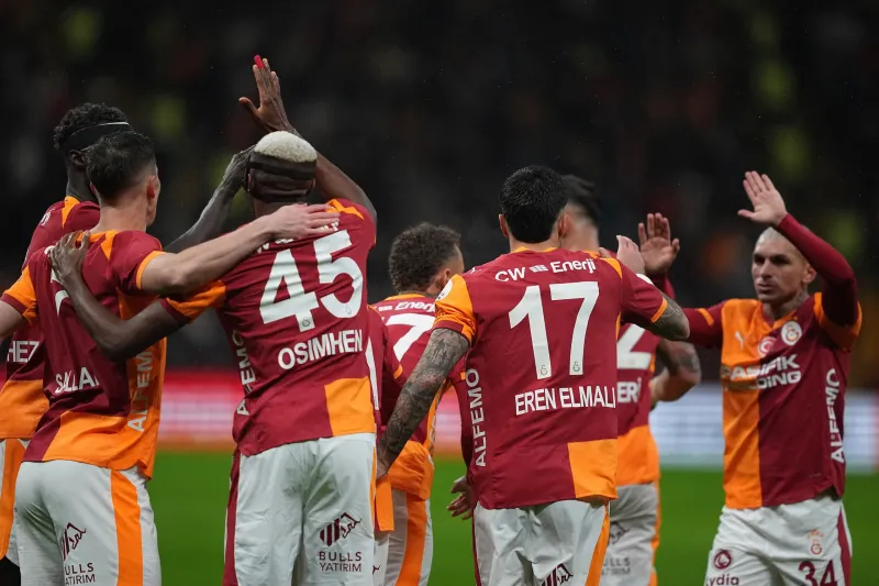 Victor Osimhen celebrates after scoring a penalty for Galatasaray against Kayserispor