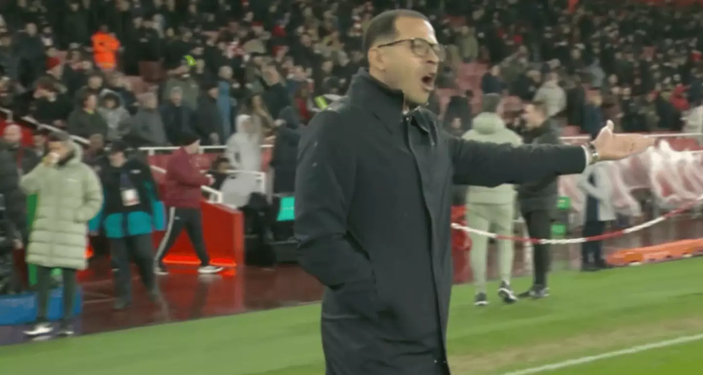 Chelsea manager Liam Rosenior on the touchline during Arsenal match at the Emirates Stadium
