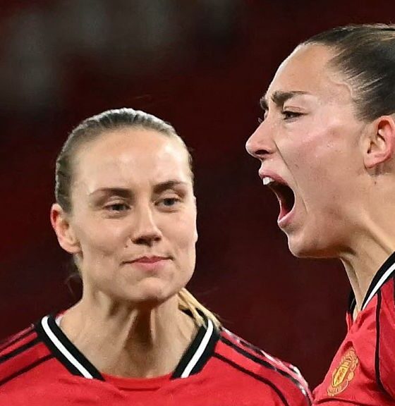 Marc Skinner giving instructions during Manchester United vs Bayern Munich Women's Champions League match