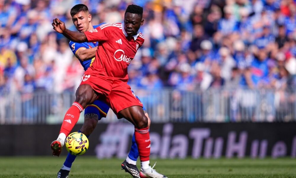 Akor Adams battling for the ball during Sevilla vs Real Betis