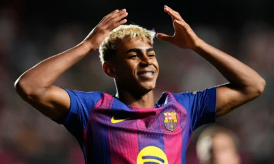 Pedri controlling the midfield for Barcelona while Lamine Yamal runs with the ball on the wing