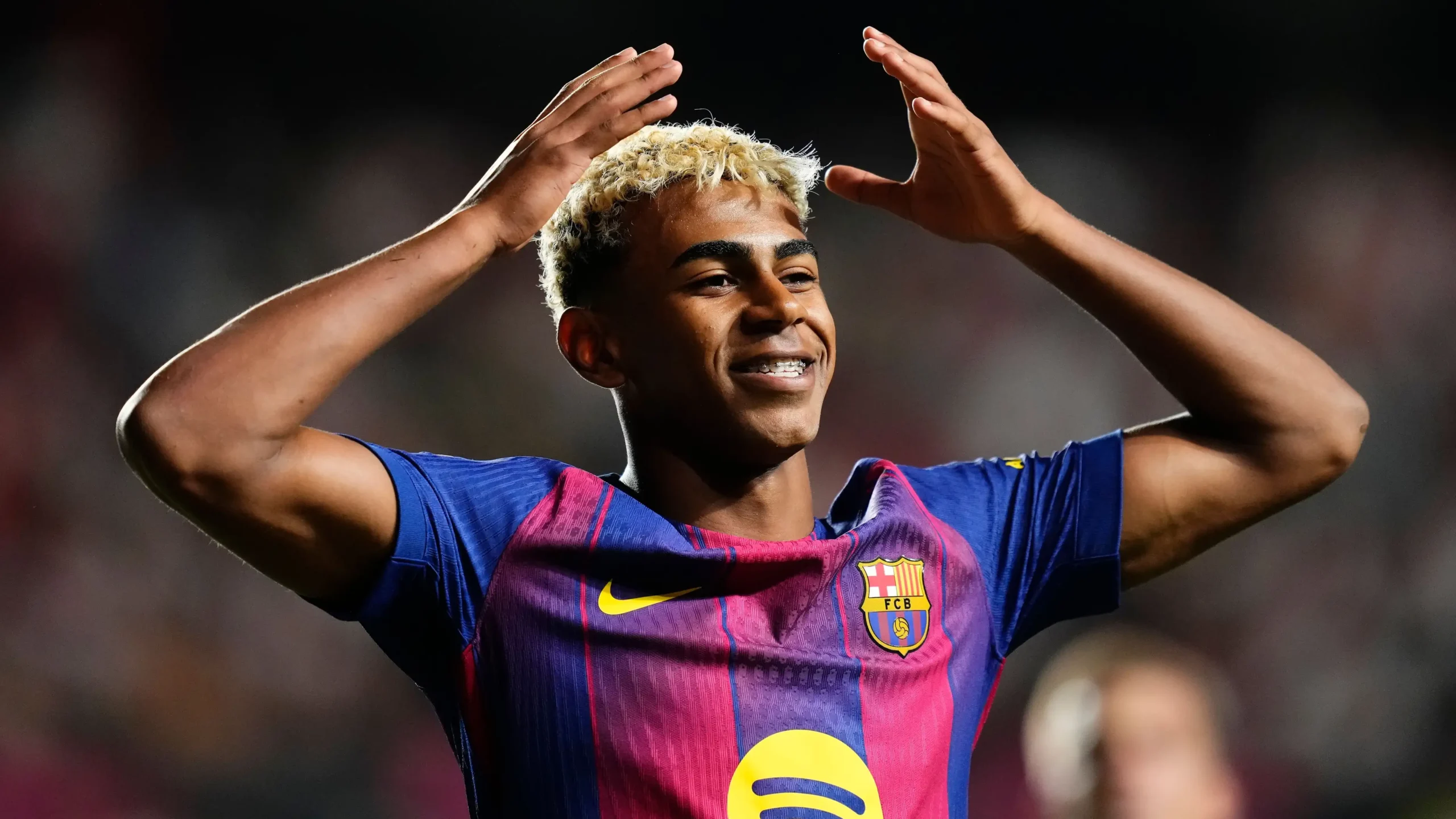 Pedri controlling the midfield for Barcelona while Lamine Yamal runs with the ball on the wing