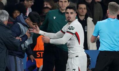 Pedro Neto apologising after pushing a ball boy during PSG vs Chelsea match