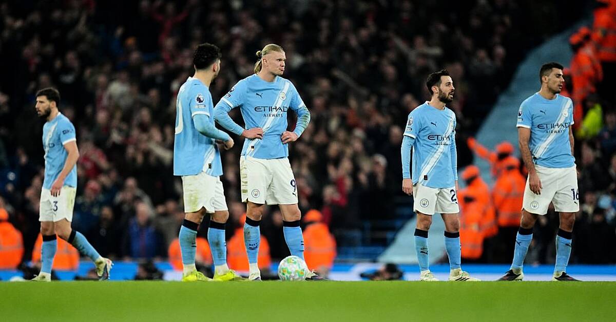 Manchester City players reacting during their 2-2 draw with Nottingham Forest at the Etihad Stadium