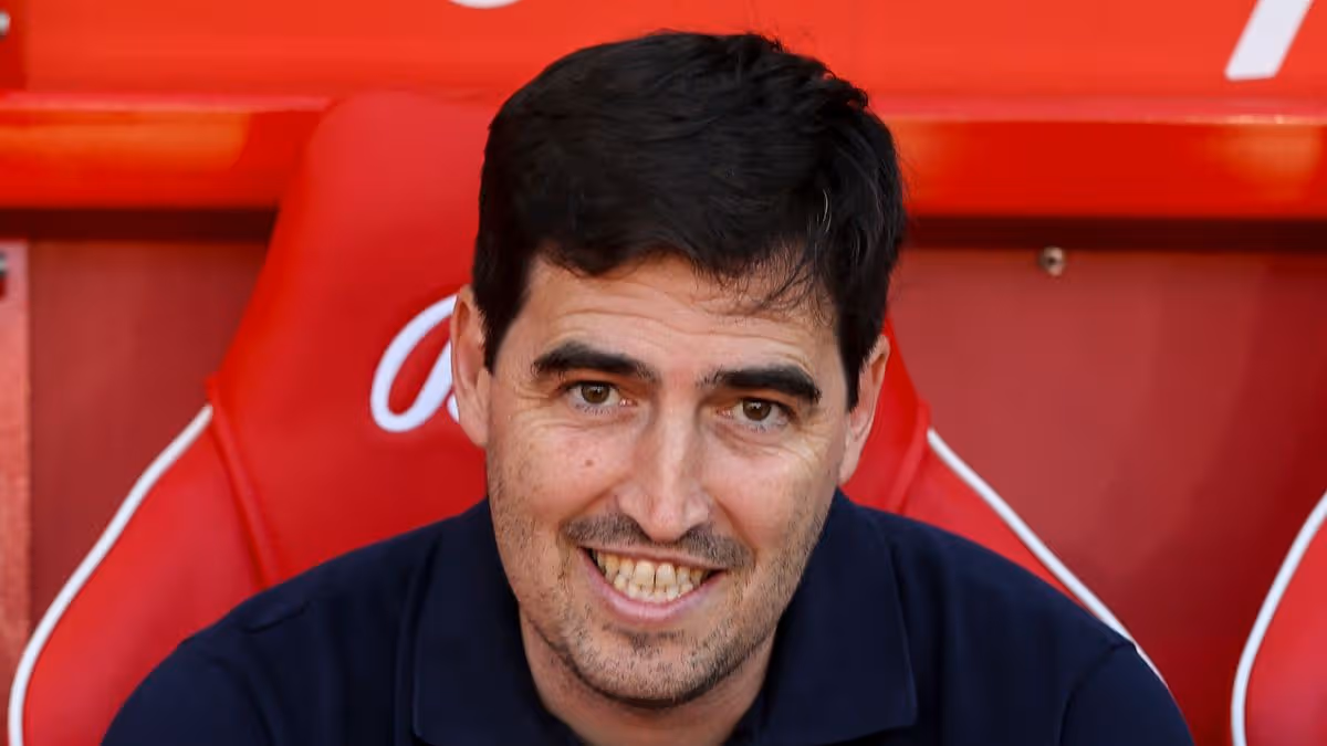 Andoni Iraola applauding supporters amid reports linking him with the Liverpool managerial job.